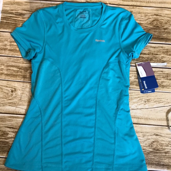 Reebok Tops - Reebok slim fit play dry workout tee size small